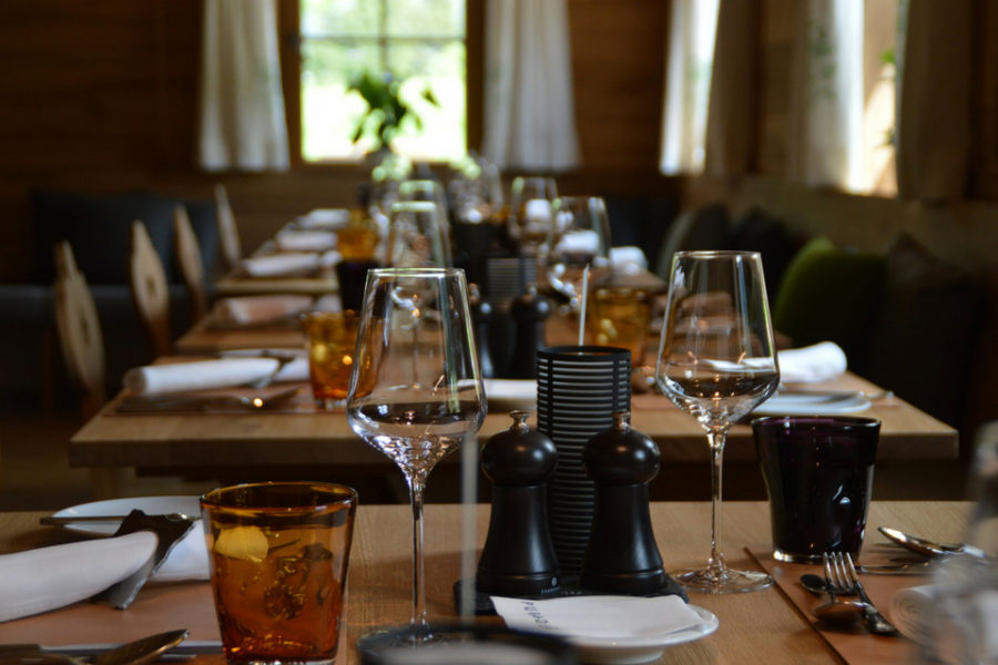 Savoir vivre przy stole – jak jeść z kulturą?